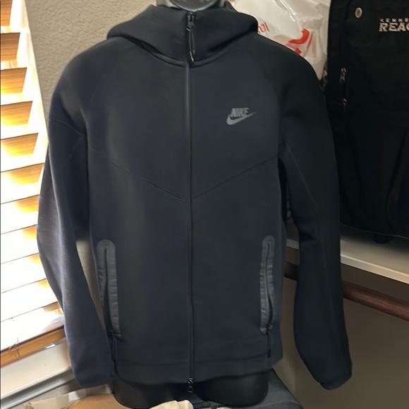 Men’s Nike Black Tech Fleece hoodie - Picture 1 of 5